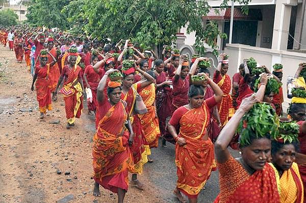 பழனியில் கஞ்சிக்கலையம் ஊர்வலம்